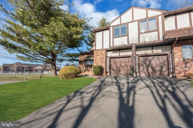 Building Photo - 2 Leicester Ln