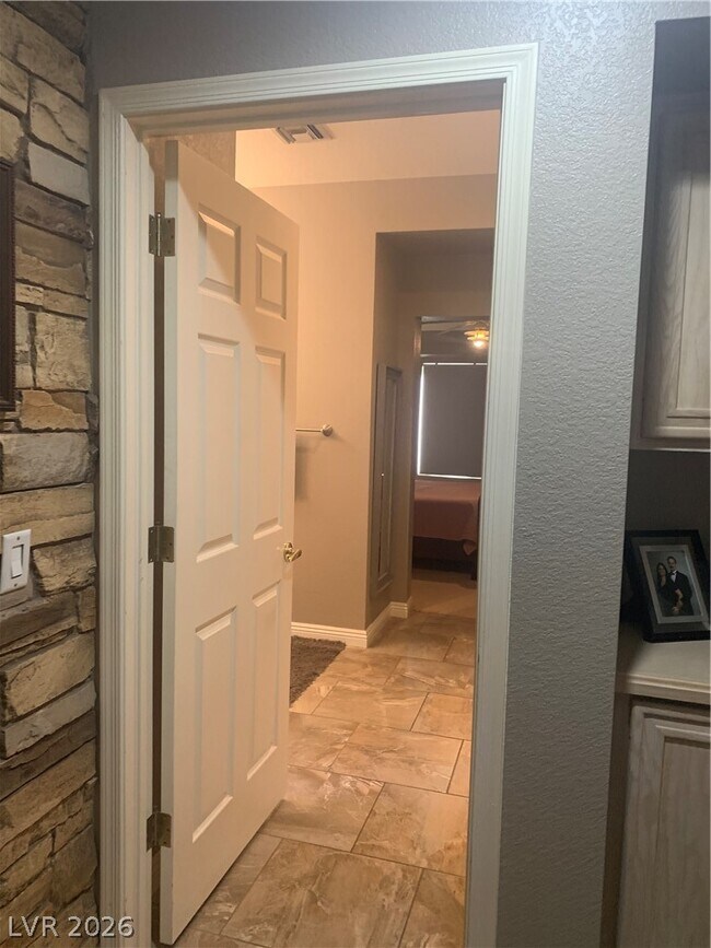 Building Photo - 2924 Crown Ridge Dr