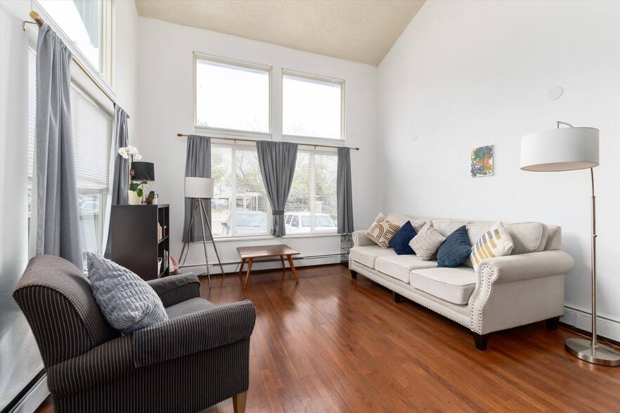 Building Photo - 857 S Van Gordon Ct