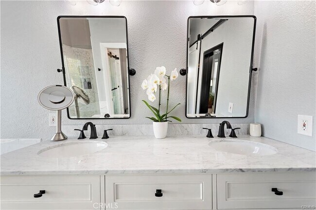 Building Photo - 28371 La Falda