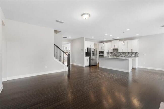 Building Photo - 204 Cardinal ln