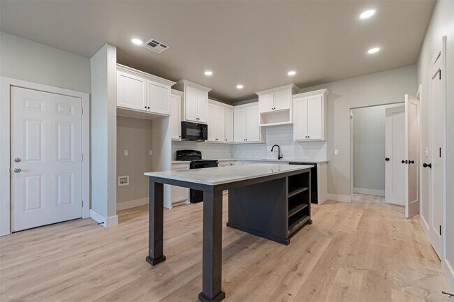 Building Photo - 224 N 3rd St