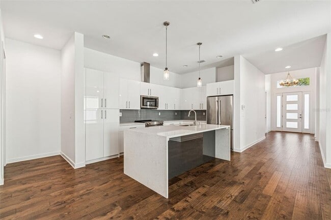 Building Photo - 6719 S Dauphin Ave