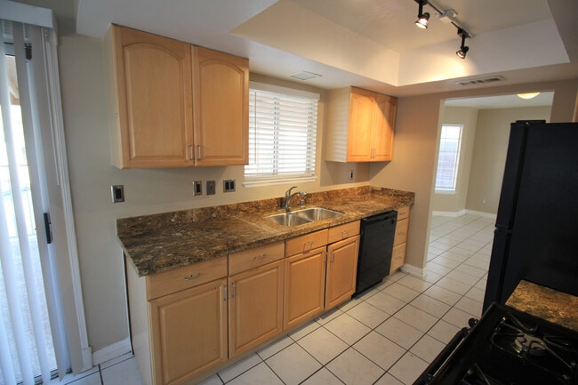 Building Photo - Gorgeous 3Bed/2.5Bath/Pool/Spa, 2-Story Home located in the NW part of the valley