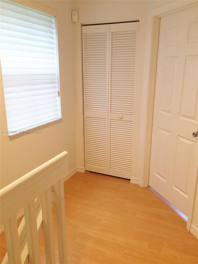 Building Photo - 8940 NE 8th Ave