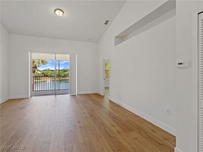 Building Photo - 445 Robin Hood Cir