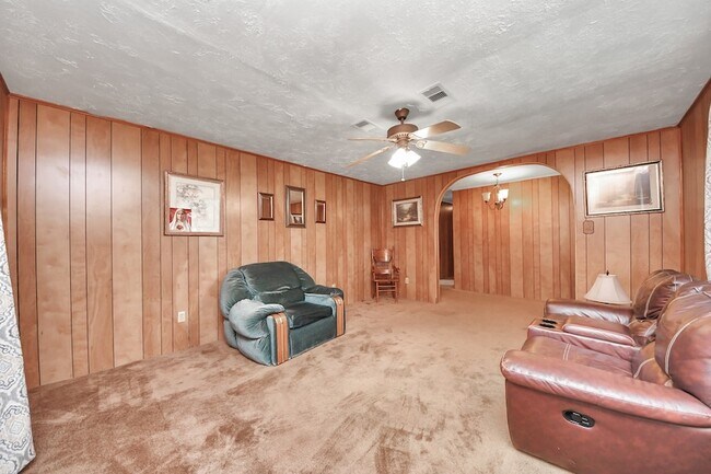 Building Photo - 535 Pampa St