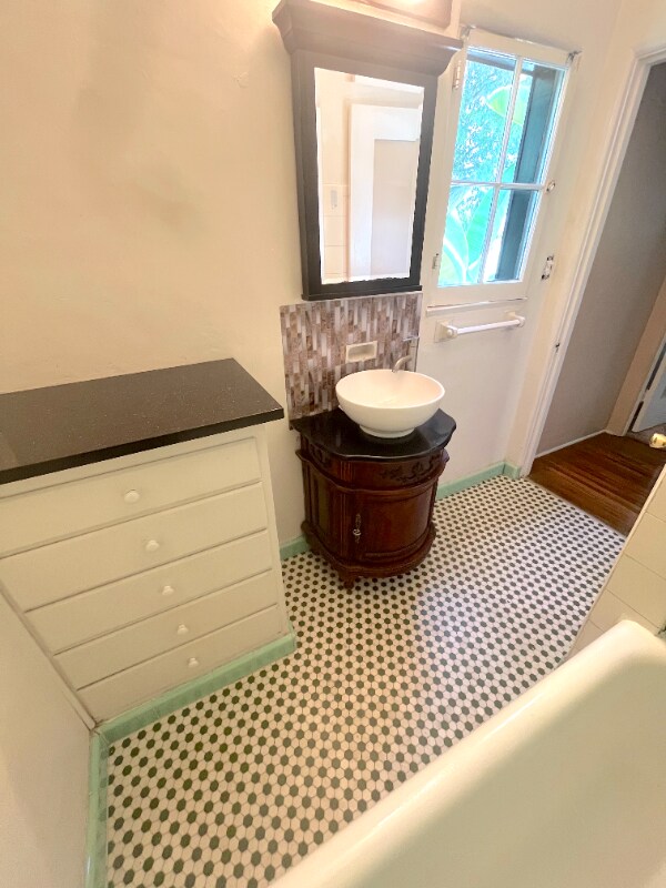 Building Photo - 1056 Euclid Ave