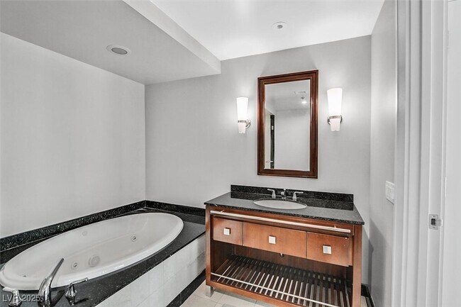 Building Photo - 2700 S Las Vegas Blvd