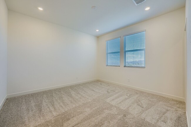 Building Photo - 11737 Stone Curlew Ave