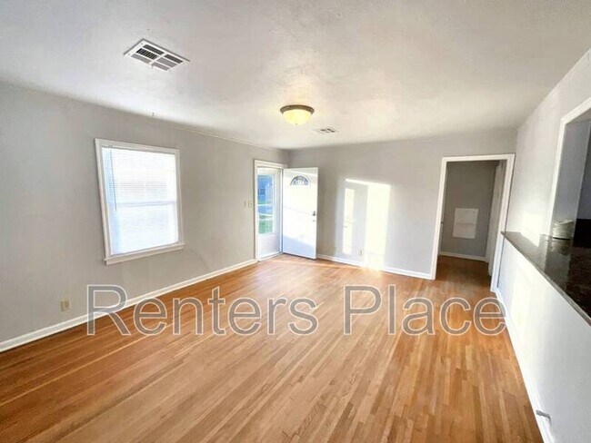 Building Photo - 1208 S Erie Ave