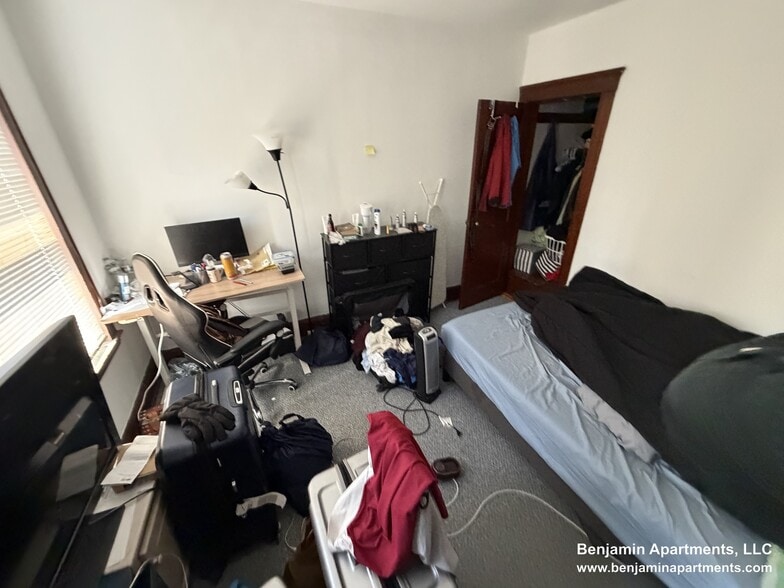 Building Photo - 23 Moraine St