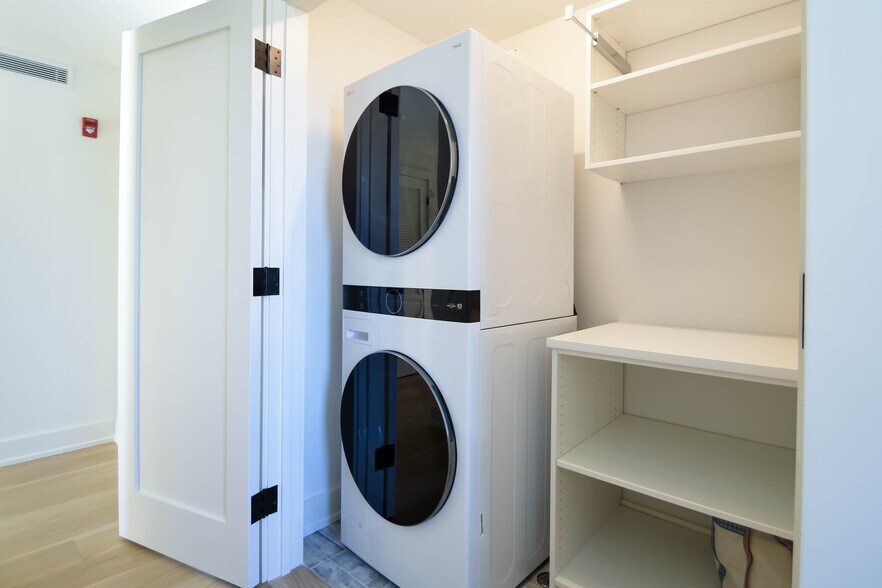 Building Photo - 116 Sherman St