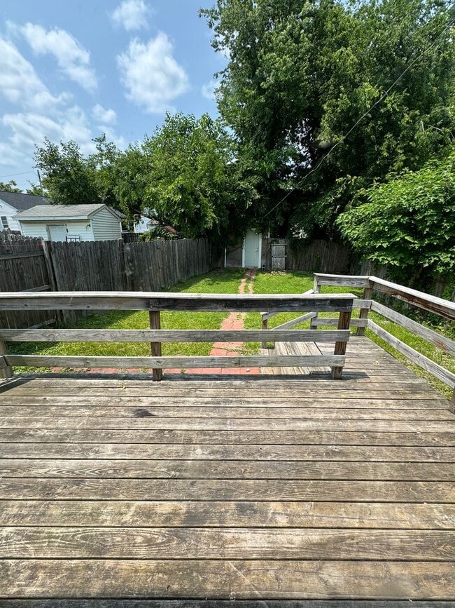 Building Photo - 3 bedroom 2 bath house
