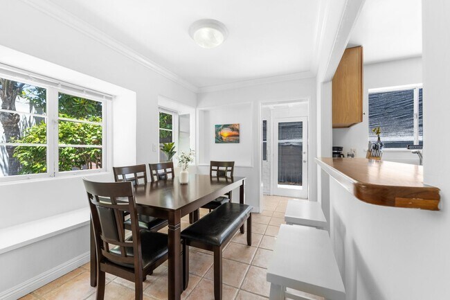 Building Photo - Charming 2 Bed 1 bath "fully furnished monthly rental" in La Jolla Village.