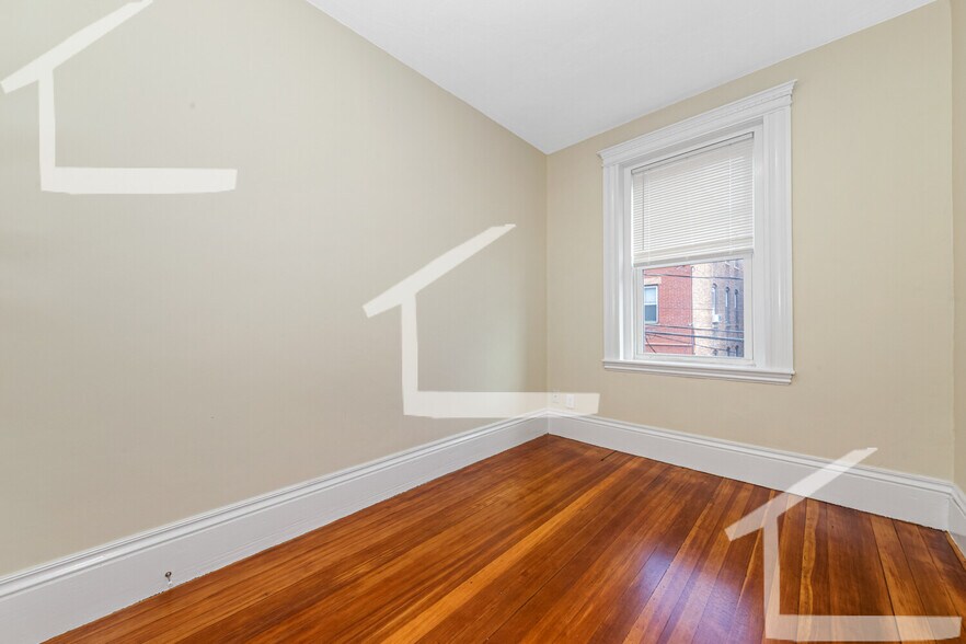 Building Photo - 40 Brackett St