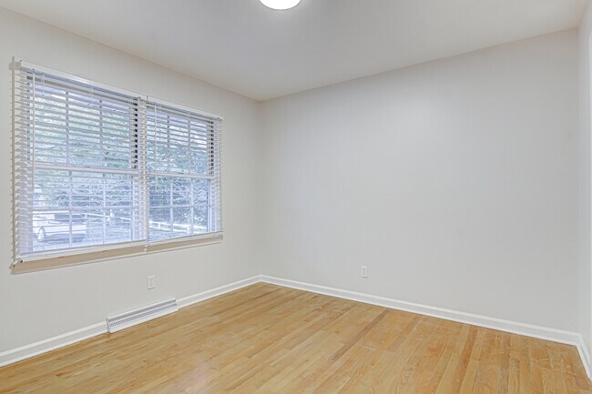 Building Photo - 805 Trenton St