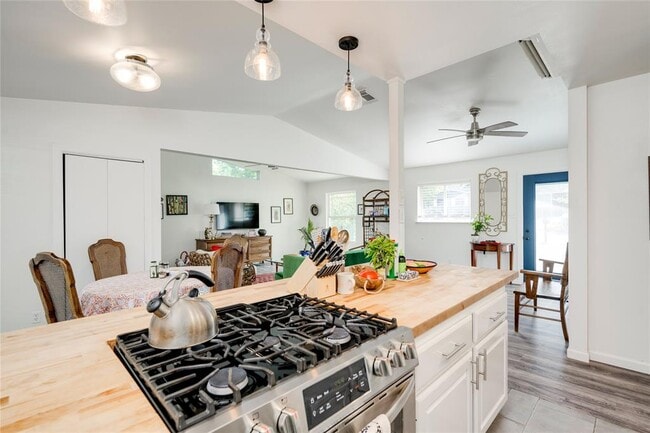 Building Photo - 5300 Halmark Dr