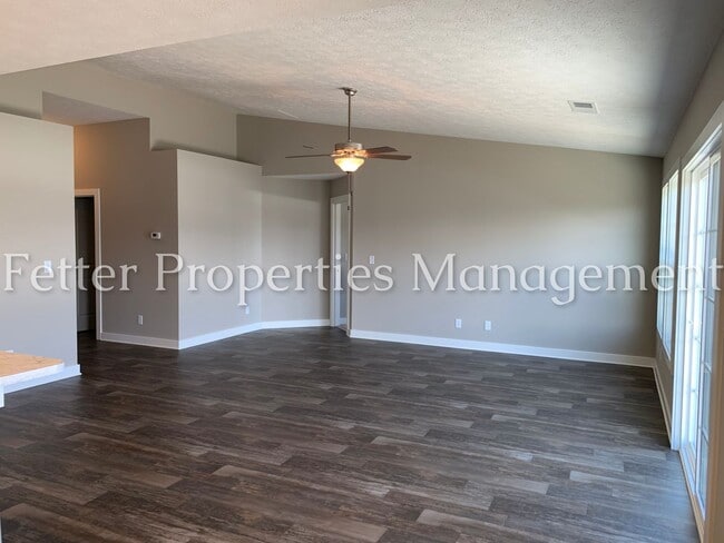 Building Photo - Gorgeous 3 Bedroom Home!