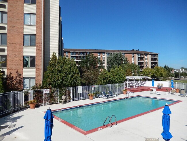 Building Photo - 1744 Eastwood Ct