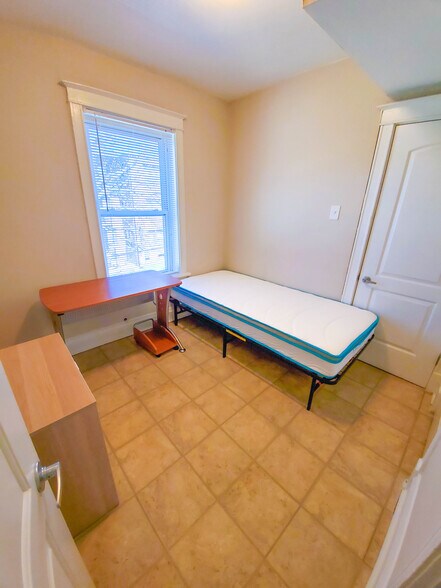 Building Photo - 760 Syracuse Ave