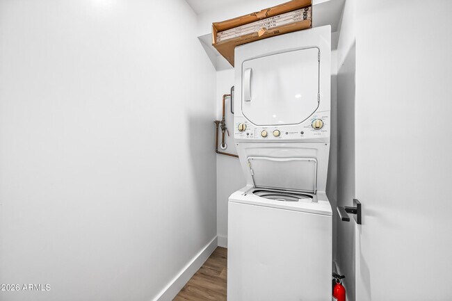 Building Photo - 3133 E Fairmount Ave