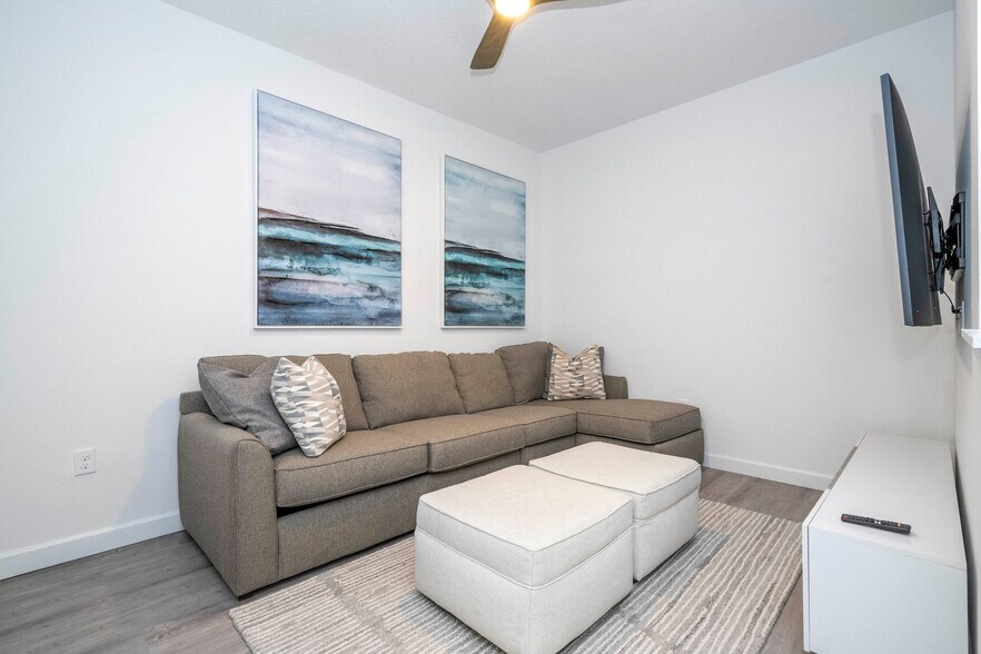 Building Photo - 513 Famagusta Dr