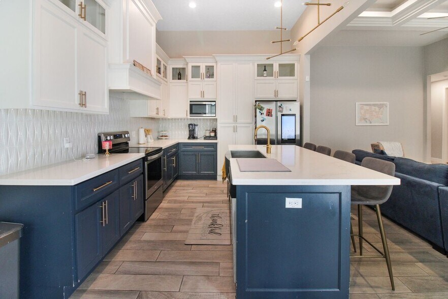 Building Photo - 4005 Water Lily Ave