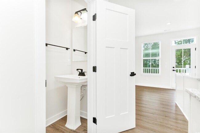 Building Photo - 303 Golan Cir