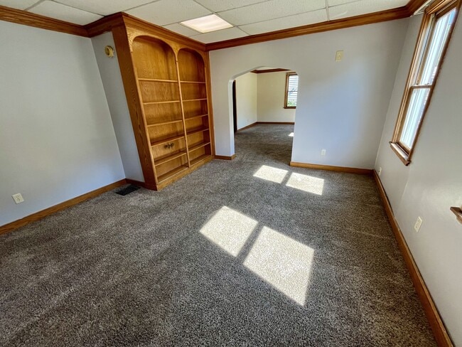 Building Photo - 411 Massillon St