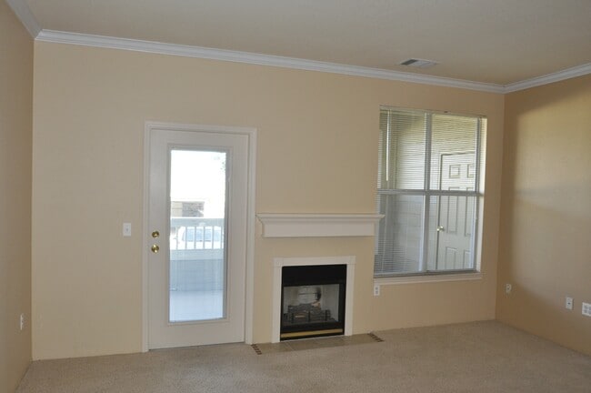 Building Photo - 6009 Castlegate Dr W