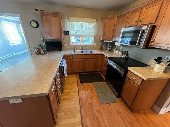 Building Photo - Great family home next door to Edwards Elementary in west Ames-4 bedroom 3 1/2 baths, 2 car garag...