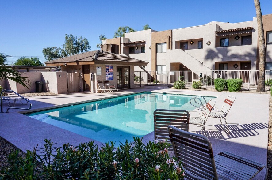 Pool with Pool house - 1065 W 1st St
