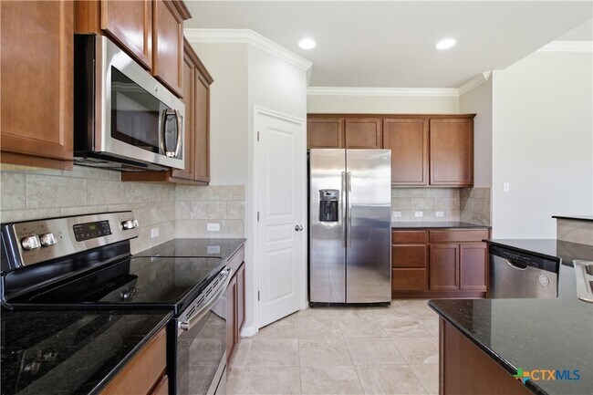Building Photo - 5716 Blackstone Dr