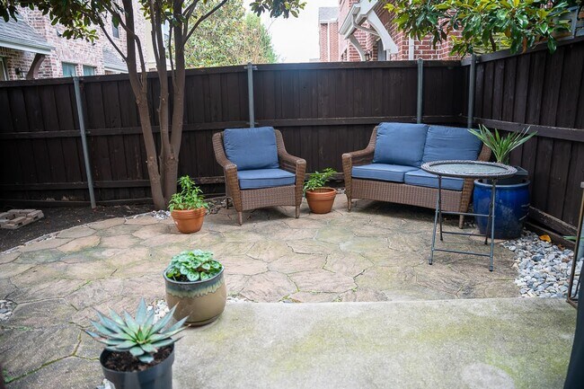 Building Photo - 1204 Lake Pointe Way