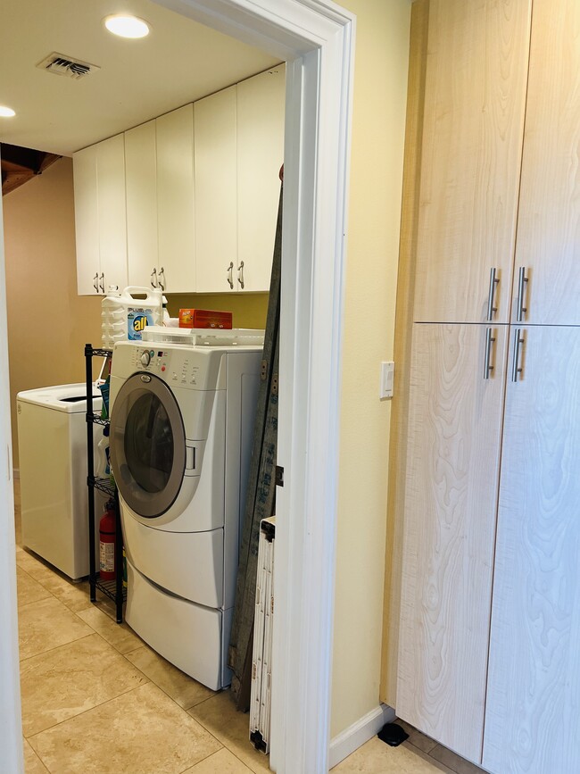 Laundry room - 92-1367 Kuamu St