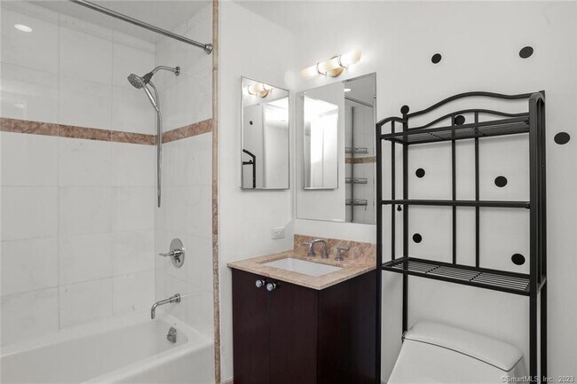 Building Photo - 1 Broad St