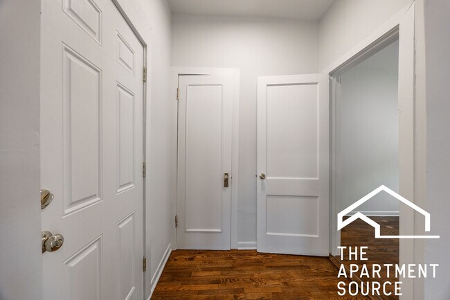 Building Photo - 2842 W Augusta Blvd