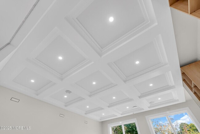 Building Photo - 19 Clarence Ave