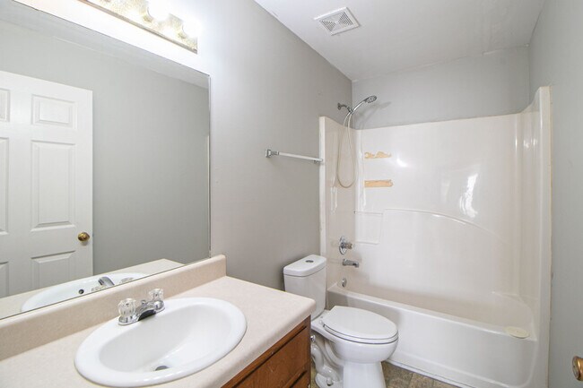 Building Photo - 145 Darlene Dr
