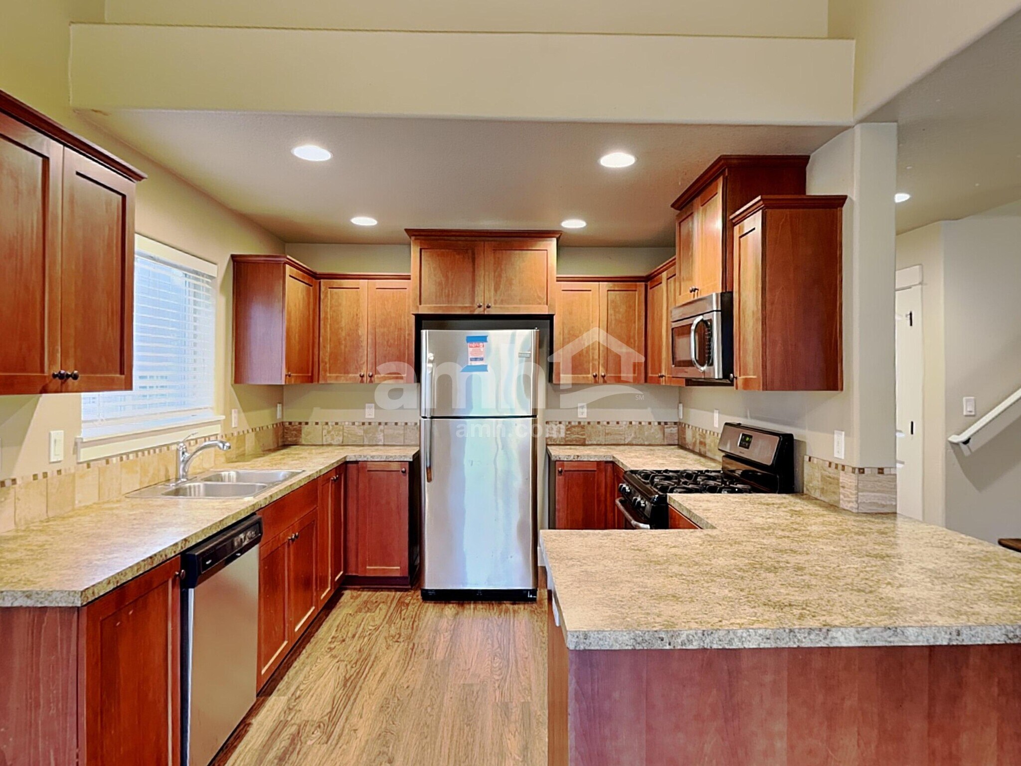 Building Photo - 458 Tulip Ave