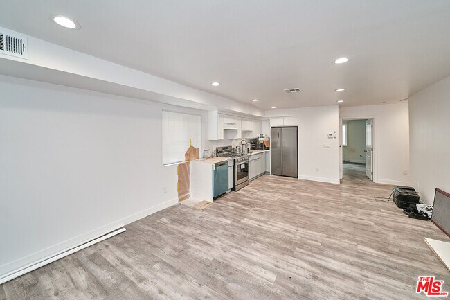 Building Photo - 117 1/4 W 41st Pl