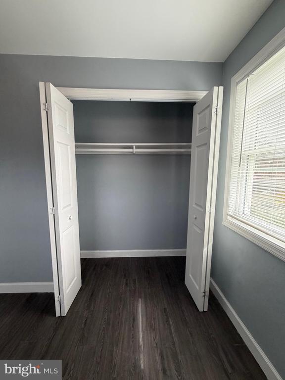 Building Photo - 924 7th St