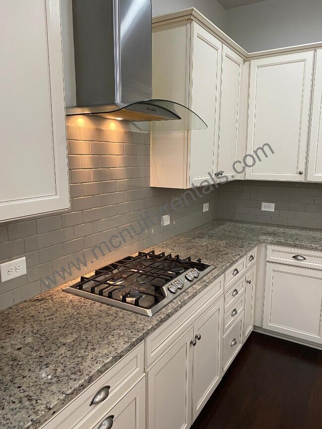 Building Photo - 4221 Courtly Ln
