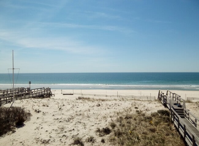 Building Photo - 793 Dune Rd