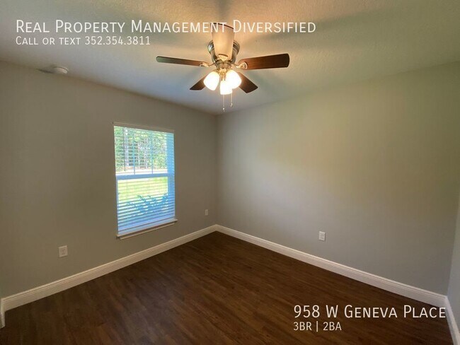 Building Photo - 958 W Geneva Pl