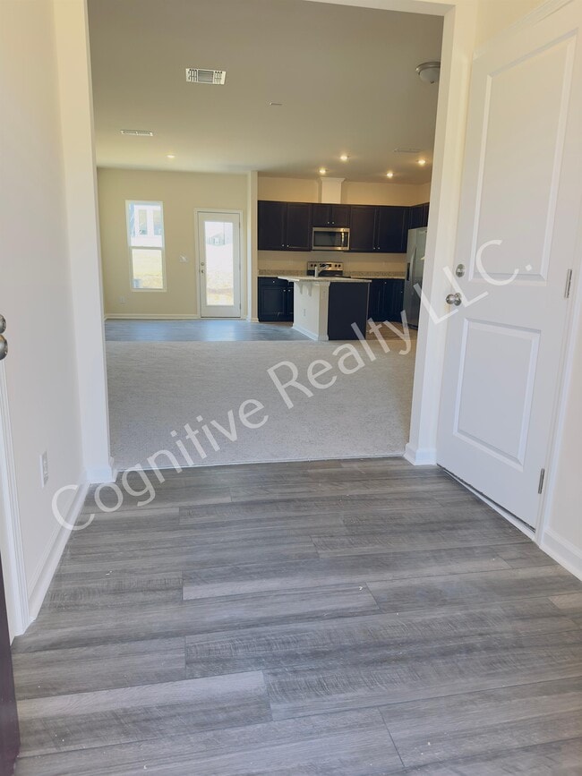 Building Photo - 819 McKenzie Pk Ter