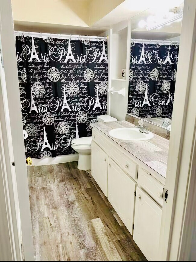 Building Photo - 7900 Westheimer Rd