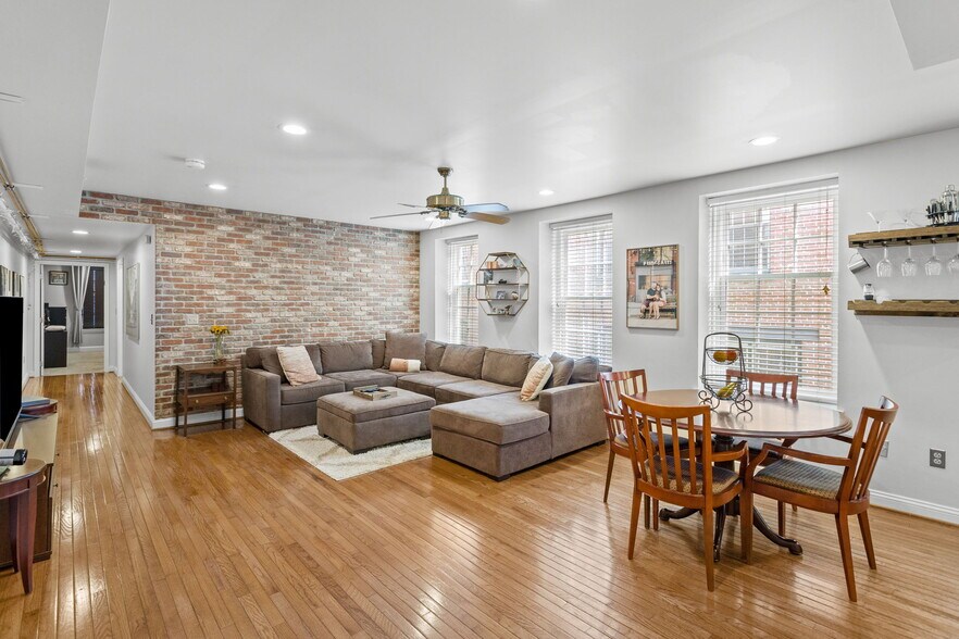 Building Photo - 142 N Bread St