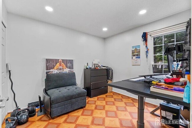 Building Photo - 251 Kempsey Dr